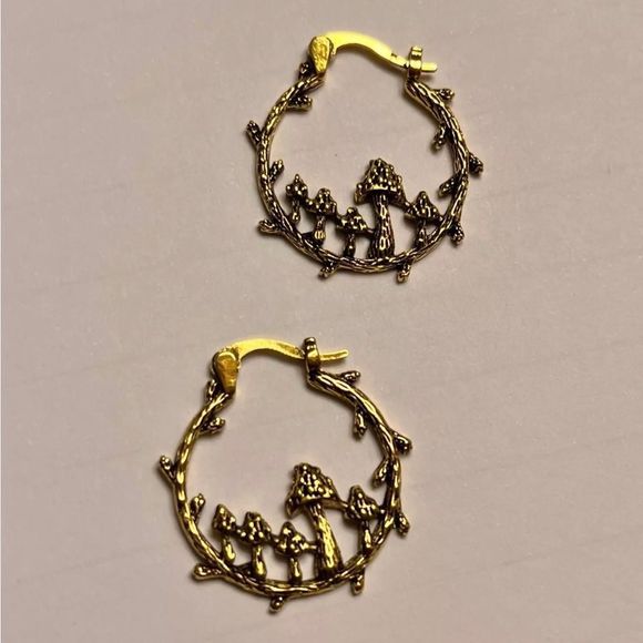 Beautiful Mushroom Hoop Earrings - Picture 4 of 5